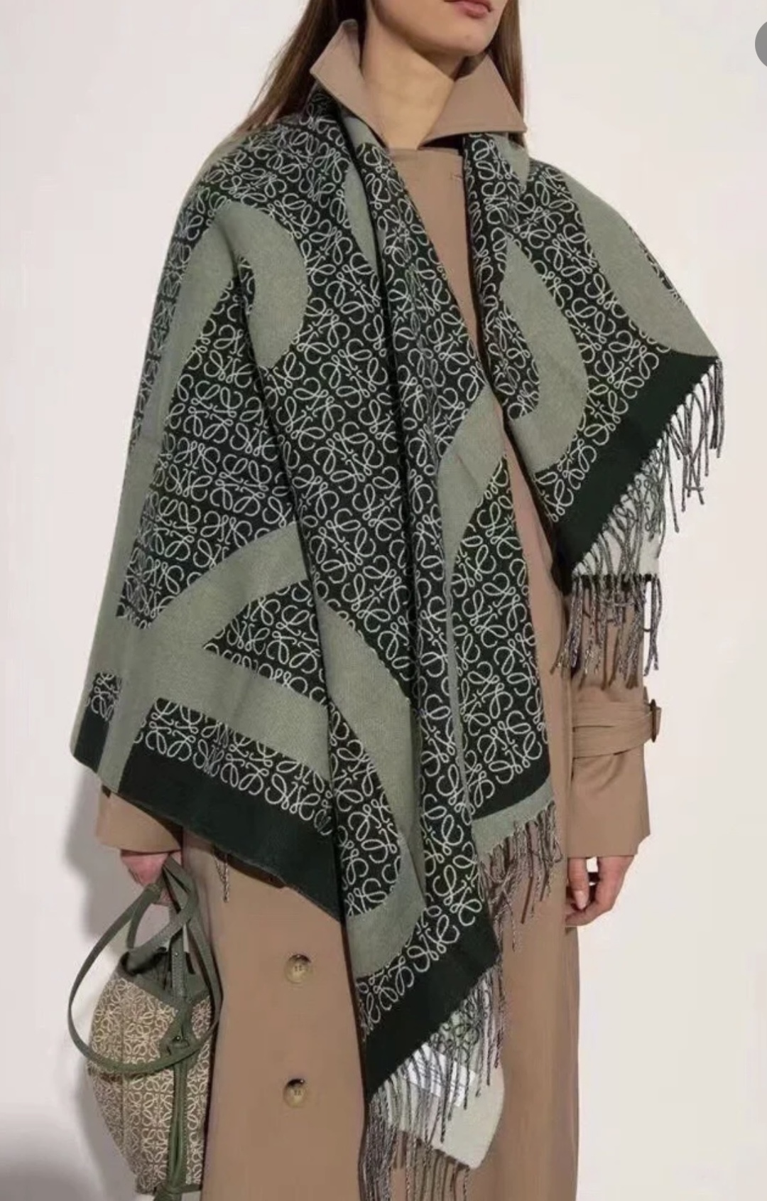 Loewe ＬＯＥＷＥ罗意威 对版品质 罗意威2024年最新款 Khaki Green奶茶驼双色羊毛提花毛毯披肩