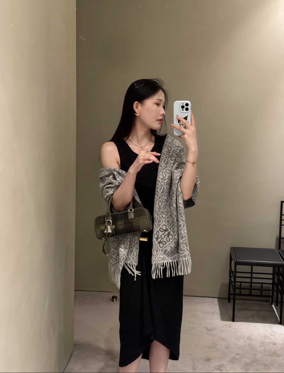 Loewe 罗意威LOEWE2025最新款最火围巾 双面羊毛和羊绒围巾 点缀双色格纹 Anagram 缇花图案