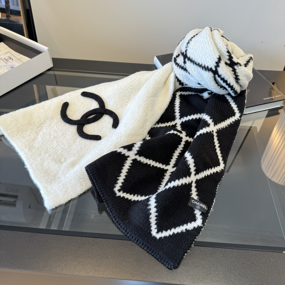 Chanel Chanel香奈儿 菱形设计双面配色 2024新款羊绒针织围巾