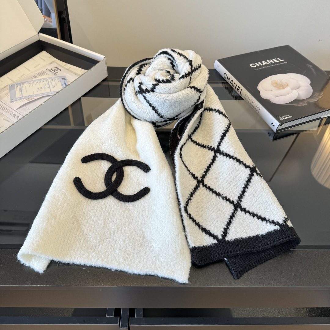Chanel Chanel香奈儿 菱形设计双面配色 2024新款羊绒针织围巾