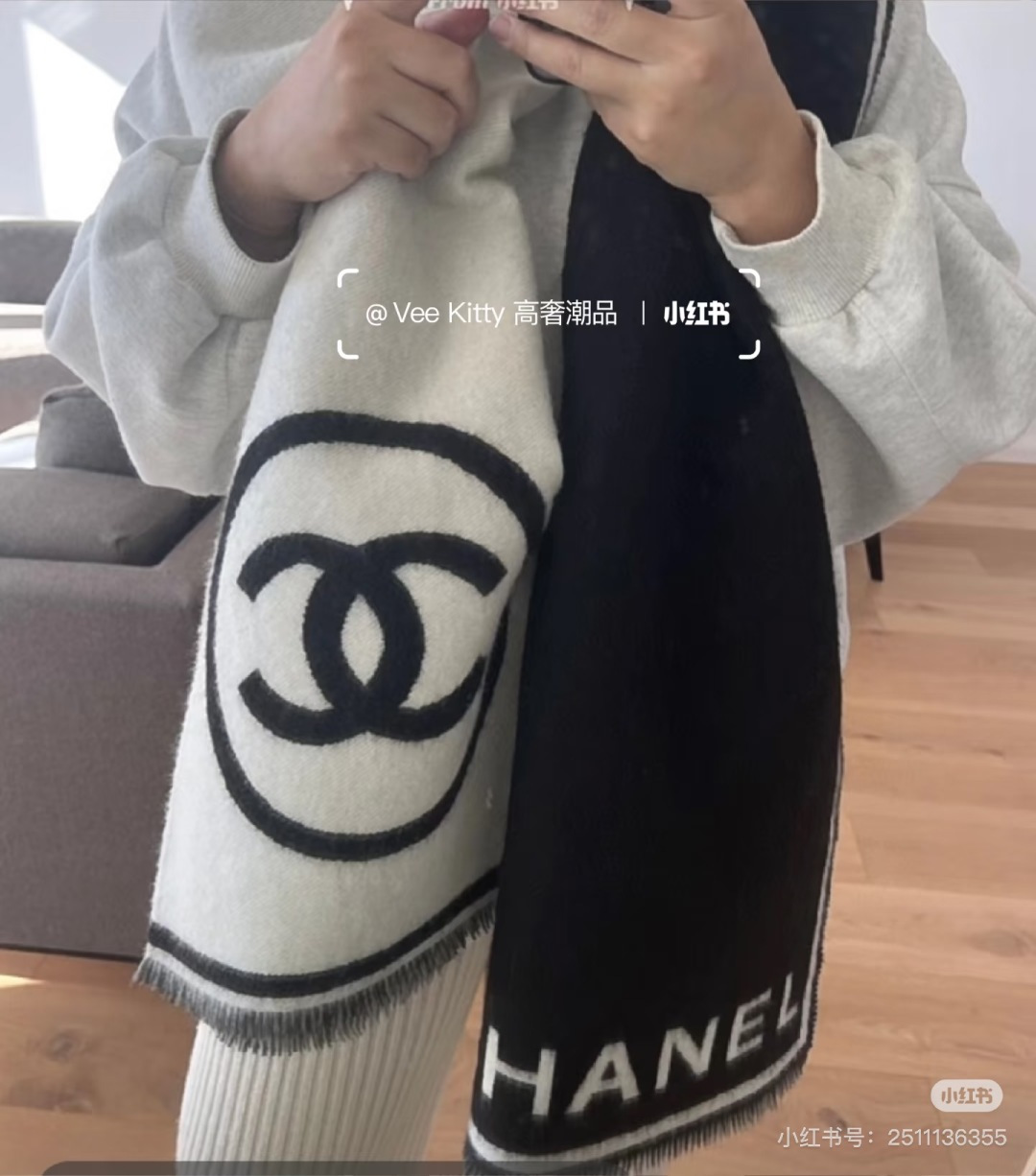 Chanel 𝐂𝐡𝐚𝐧𝐞𝐥 𝟐𝟑𝐛黑白对称大披肩
