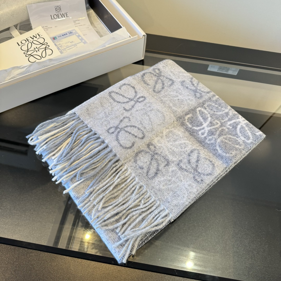 Loewe 中性款‼ 罗意威【LW条纹长巾】很幸運拿到這個品牌的東西 真的不多見 很少在國內做訂單