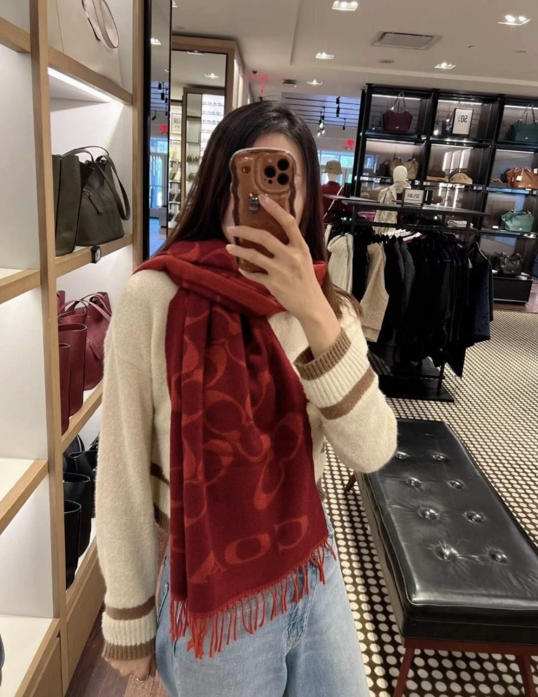 Coach COCAH · 蔻驰 标志大尺寸围巾都在抢货的节奏 【高端 尾单全套辅料齐全】Coach C字母太 了吧 不仅有颜值还有品质