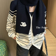 P Chanel官方新款围巾帽子套装,百分百💯羊绒 暖暖呼呼,超级舒服~冬日小姐姐减龄神器哦~这个冬天你就差这么一套啦~ P Chanel官方新款围巾帽子套装,百分百💯羊绒 暖暖呼呼,超级舒服~冬日小姐姐减龄神器哦~这个冬天你就差这么一套啦~