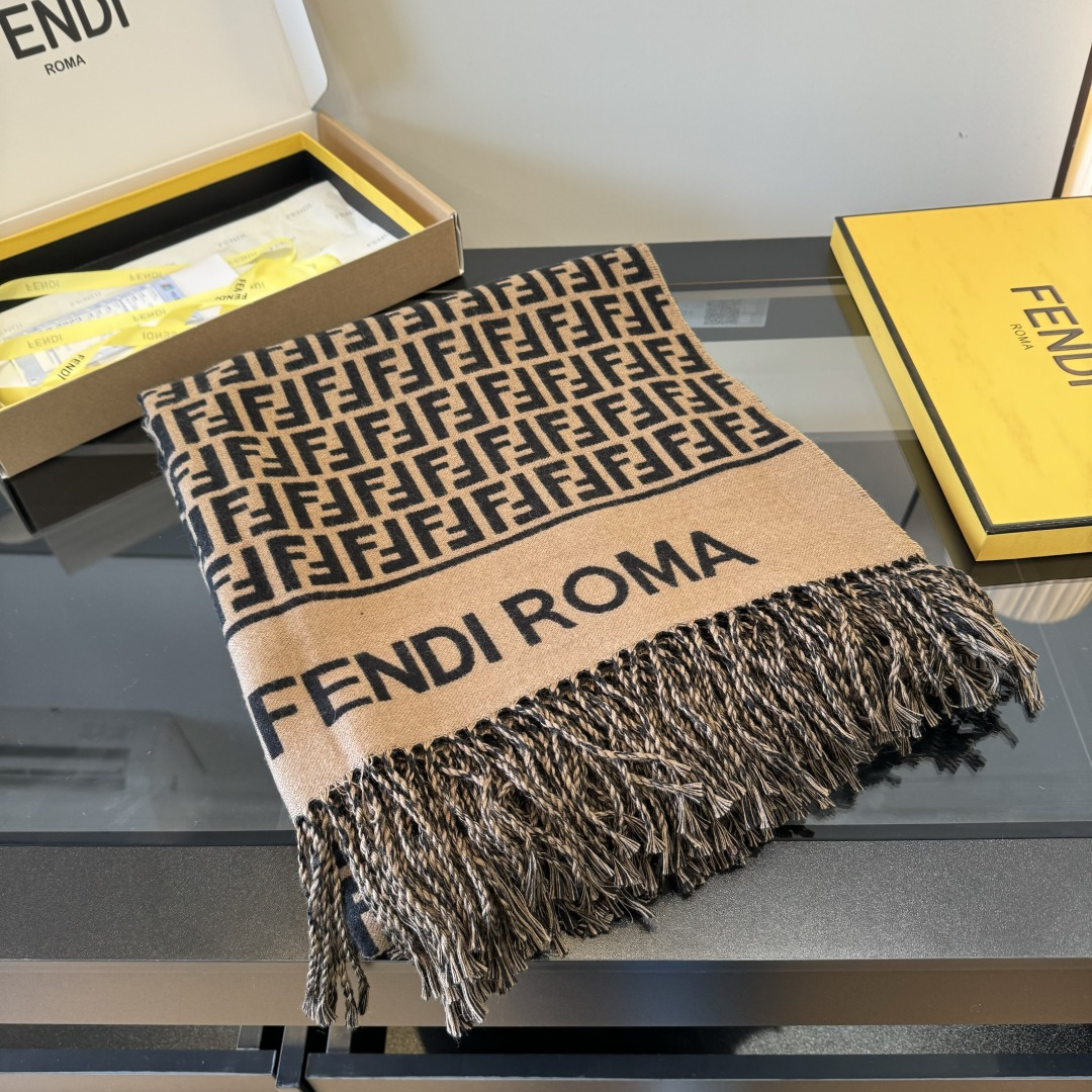 Fendi 𝐅𝐞𝐧𝐝𝐢 • 𝟐𝟒𝐍𝐞𝐰《FF罗马斗篷》咖色