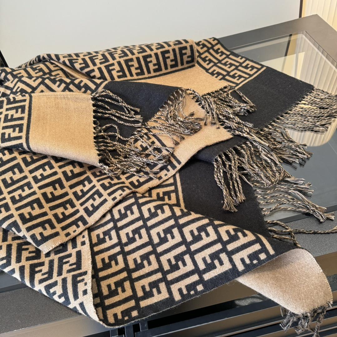 Fendi 𝐅𝐞𝐧𝐝𝐢 • 𝟐𝟒𝐍𝐞𝐰《FF罗马斗篷》咖色