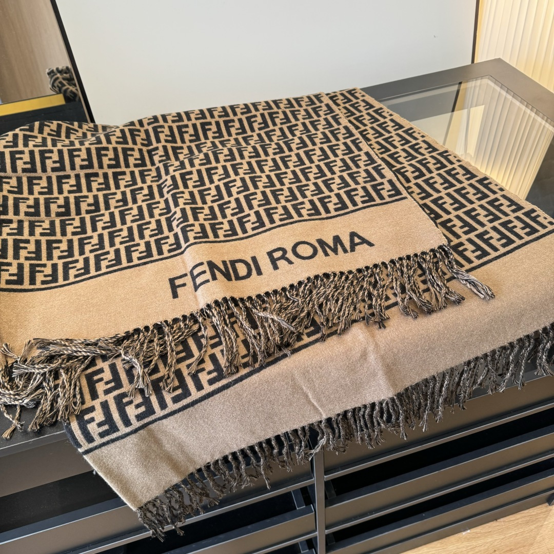 Fendi 𝐅𝐞𝐧𝐝𝐢 • 𝟐𝟒𝐍𝐞𝐰《FF罗马斗篷》咖色