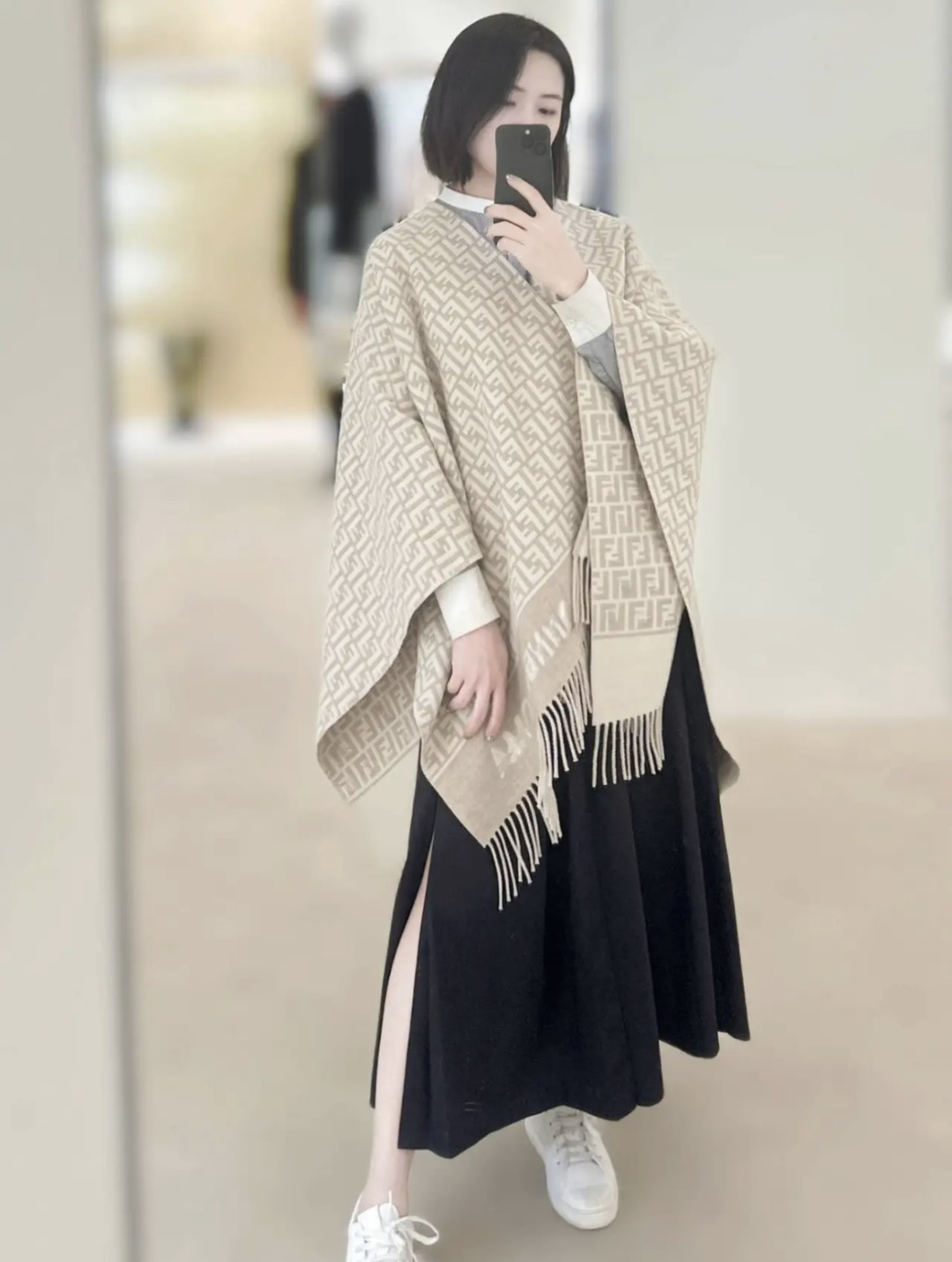 Fendi 𝐅𝐞𝐧𝐝𝐢 • 𝟐𝟒𝐍𝐞𝐰《FF罗马斗篷》咖色