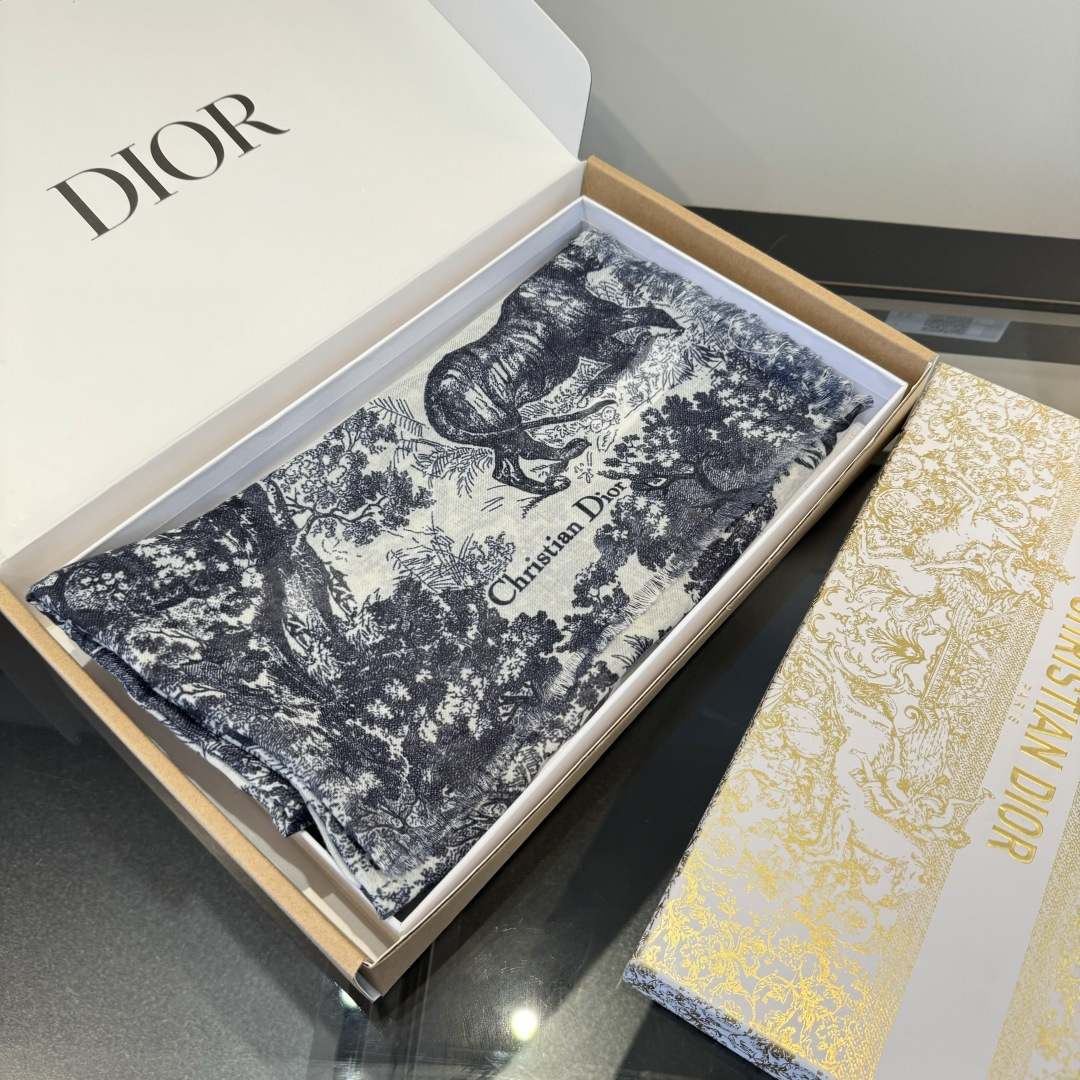 Dior Dior新款伊如动物丛林丝羊绒围巾长款披肩 纯粹的高级和 感 太有品味了 死了