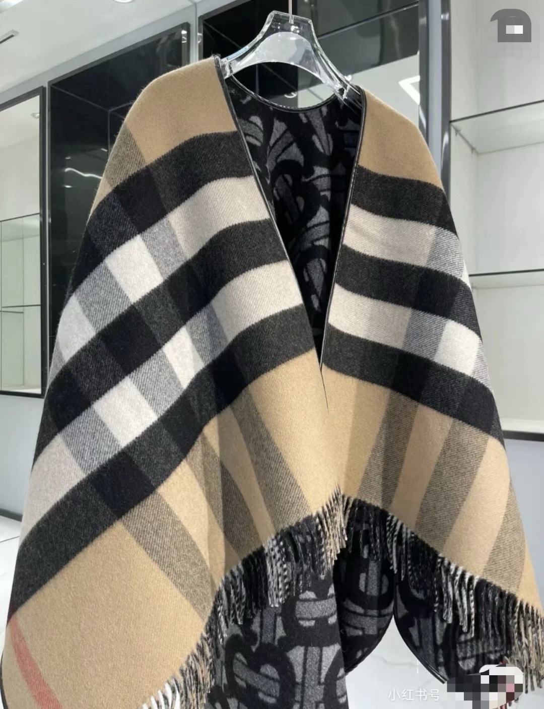 Thom Browne 牛货斗篷 Burberry最新款双面提花斗篷大披肩 ‼ TB属专标识配 格子 皮边也是很柔软很舒服的