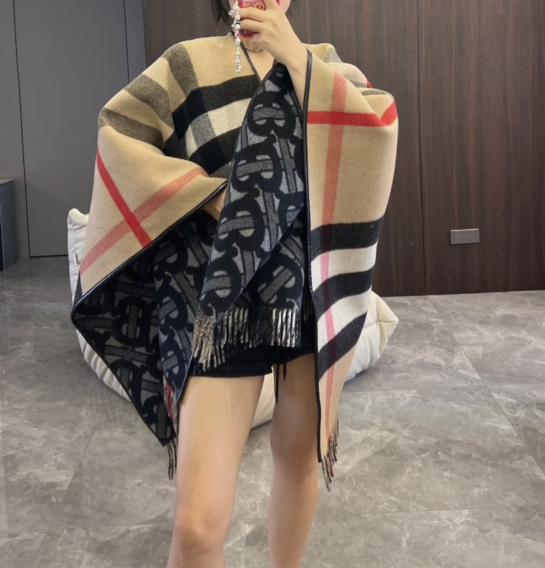 Thom Browne 牛货斗篷 Burberry最新款双面提花斗篷大披肩 ‼ TB属专标识配 格子 皮边也是很柔软很舒服的
