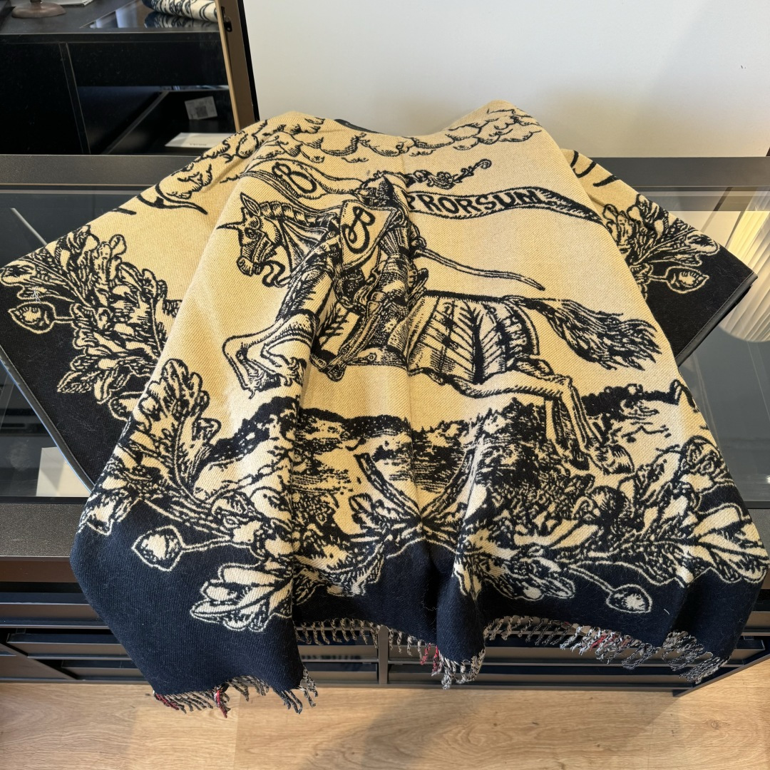 Burberry 𝐁𝐔𝐑𝐁𝐄𝐑𝐑𝐘 · 新《战马双面斗篷》美拉德色