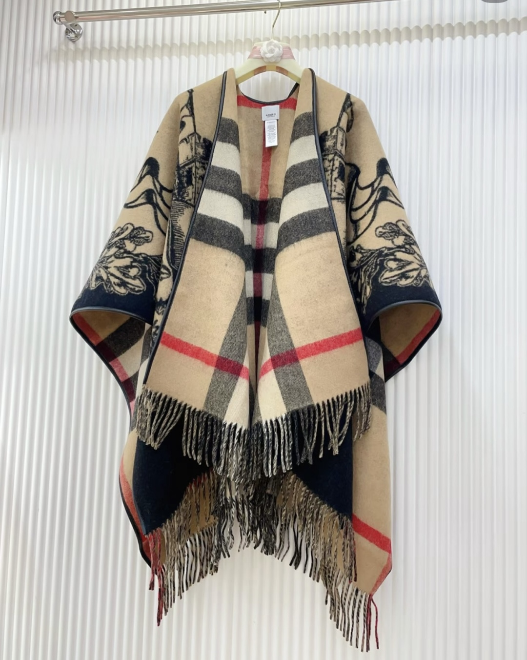 Burberry 𝐁𝐔𝐑𝐁𝐄𝐑𝐑𝐘 · 新《战马双面斗篷》美拉德色