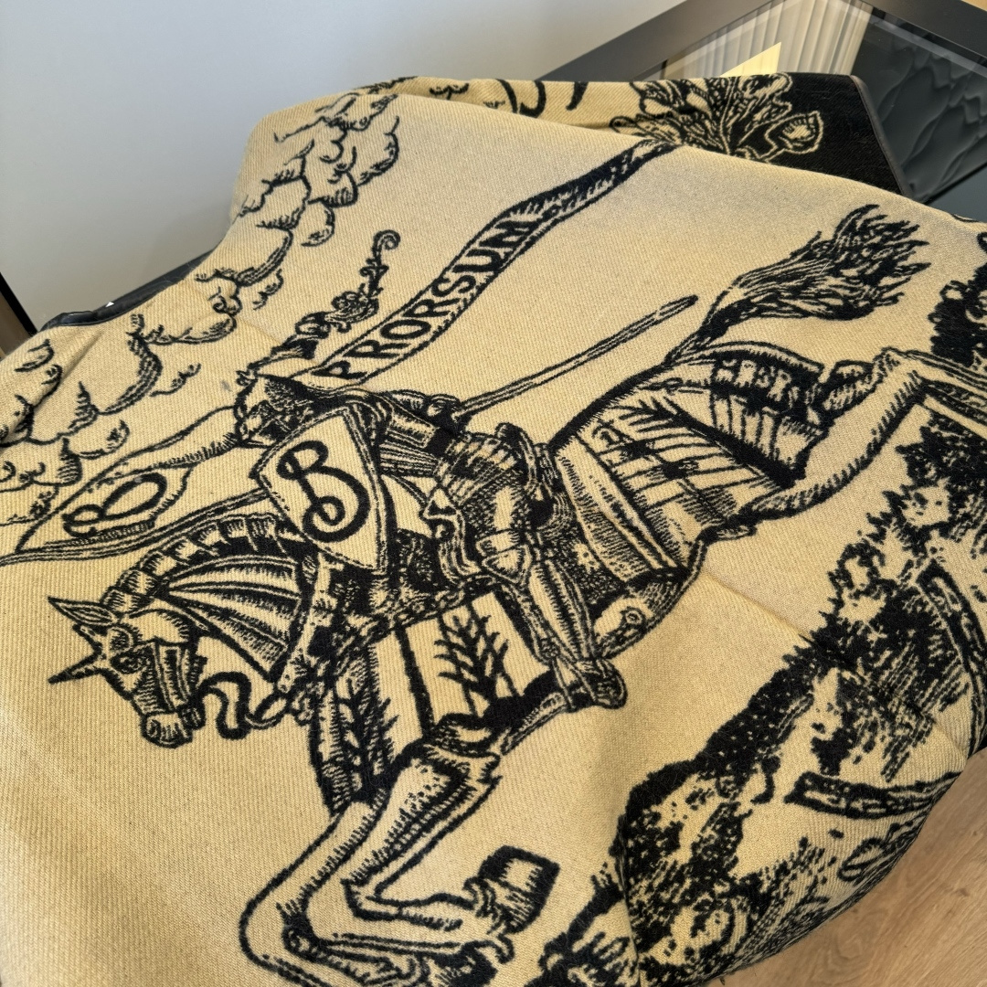 Burberry 𝐁𝐔𝐑𝐁𝐄𝐑𝐑𝐘 · 新《战马双面斗篷》美拉德色