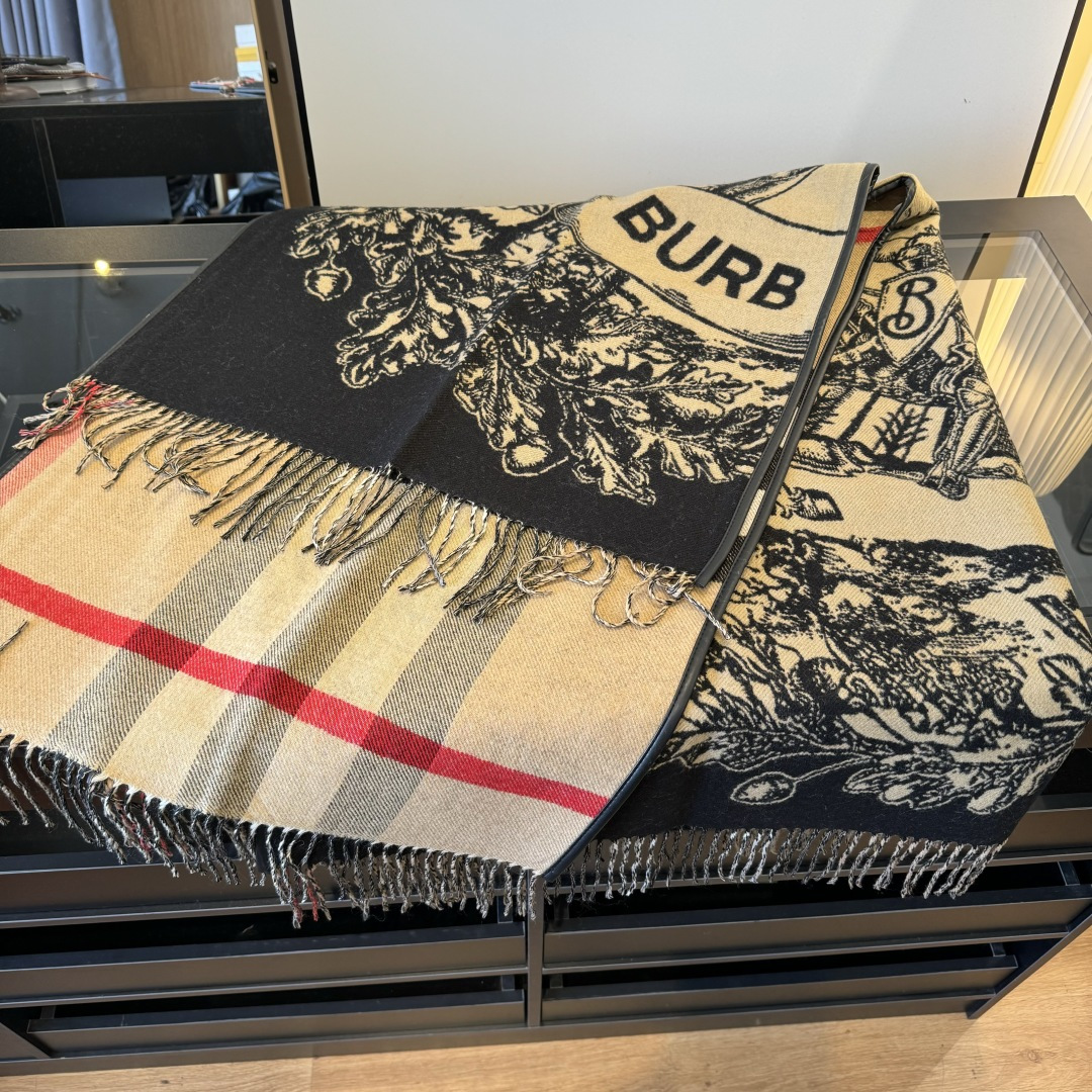 Burberry 𝐁𝐔𝐑𝐁𝐄𝐑𝐑𝐘 · 新《战马双面斗篷》美拉德色