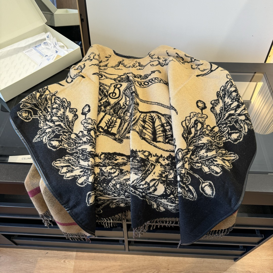 Burberry 𝐁𝐔𝐑𝐁𝐄𝐑𝐑𝐘 · 新《战马双面斗篷》美拉德色