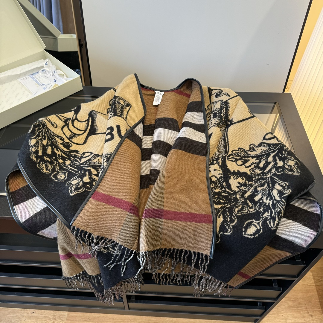 Burberry 𝐁𝐔𝐑𝐁𝐄𝐑𝐑𝐘 · 新《战马双面斗篷》美拉德色