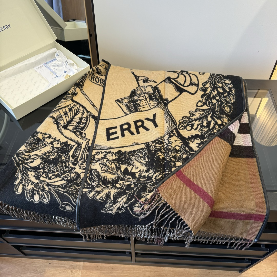 Burberry 𝐁𝐔𝐑𝐁𝐄𝐑𝐑𝐘 · 新《战马双面斗篷》美拉德色