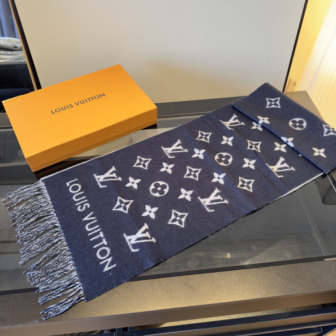 Louis Vuitton Louis Vuitton 围巾 为你解锁冬日奢美密码 黑色主调 高级感拉满 搭配品牌标志性的 LV 字母与花卉图案