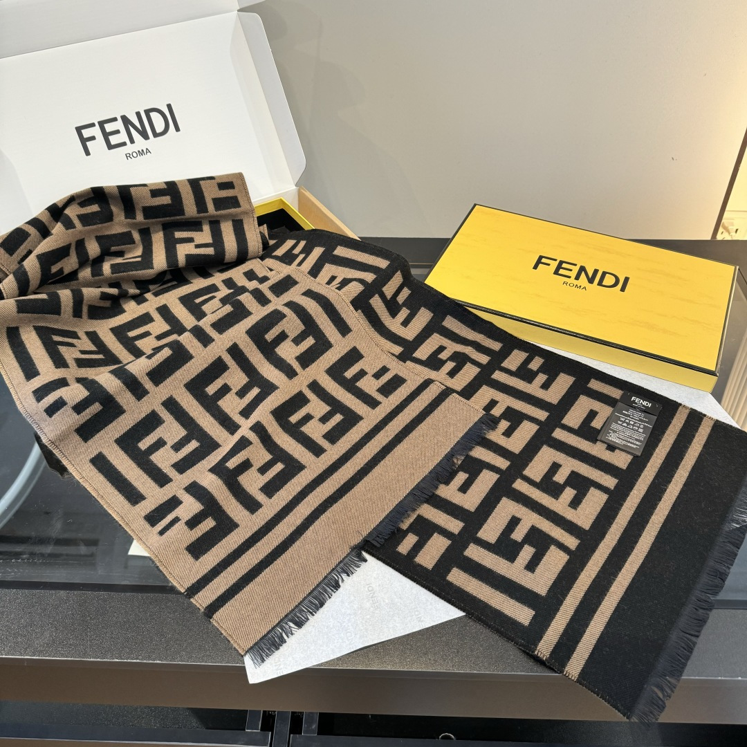Fendi 来喽 Fendi每年都抢破头的 温婉，可美可美哒