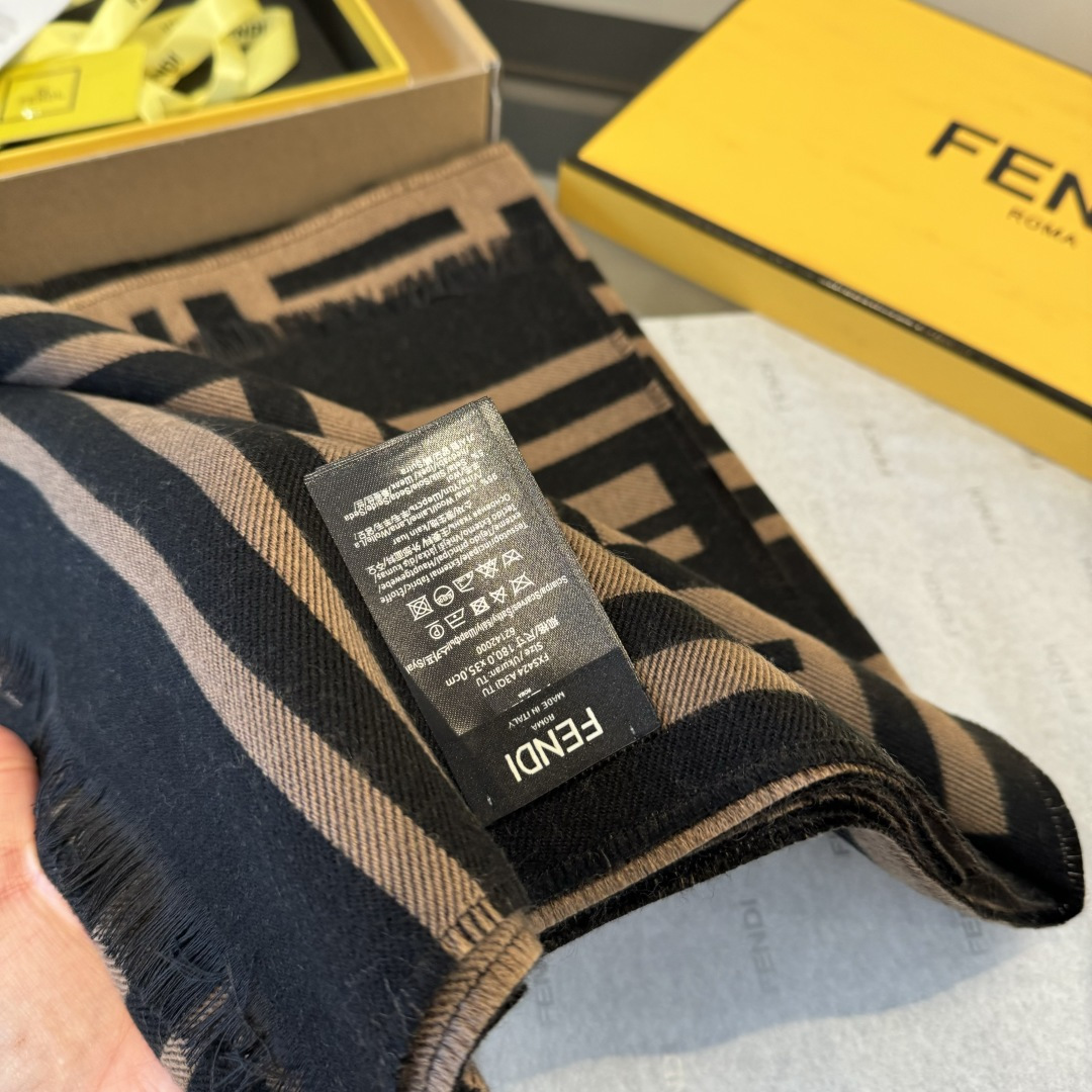 Fendi 来喽 Fendi每年都抢破头的 温婉，可美可美哒