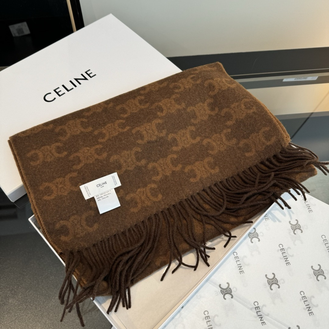 Celine 2015年CELINE凯旋门散林老花羊绒终于 了……很多宝宝要的 来啦 羊绒的质地戴起来软乎乎超舒服 双面明暗对比色