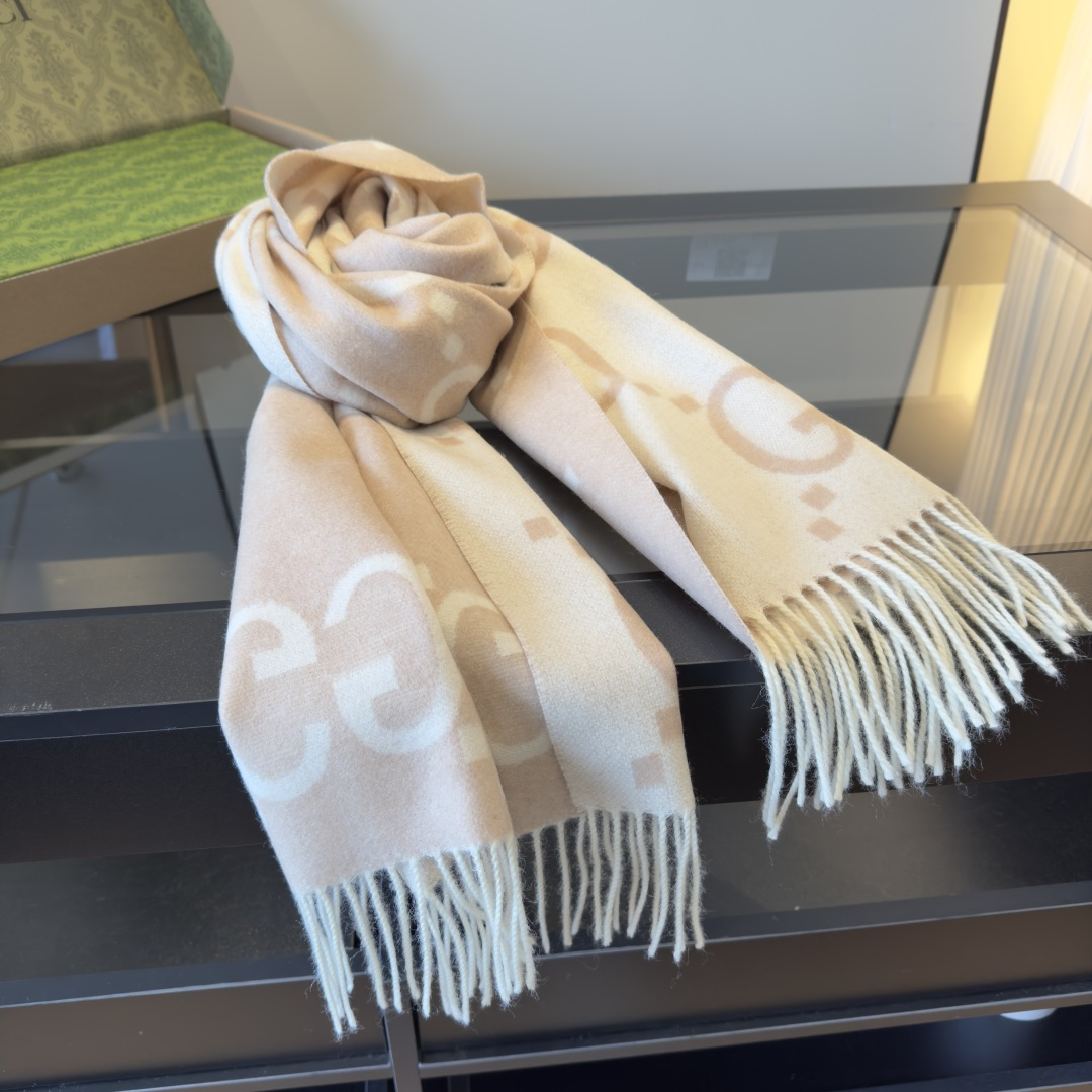 NO:587027,Top version, new model, Big G double-sided cashmere scarf, blue, Size 45*200cm cashmere, a rare pure cashmere product from the G family!  Extra large weight, top-grade cashmere, stylish big G jacquard, original product, absolutely high-end!  Two-sided color matching scarf for double matching ~ the same style for men and women, the large shawl is practical size, it is a very important choice for business trips and travels!  high version scarf,high version scarf,gucci,shawls19860909顶级版本 新款 大G双面羊绒围巾 蓝色 Size45*200cm羊绒 G家难得纯羊绒出品！超大克重,顶级山羊绒,洋气大G提花、原单出品,绝对高级！两面配色一条围巾双重搭配～男女同款、大披肩实用尺寸、出差、旅游 都是很重要的选择哦！高版本围巾,高版本围巾,gucci,shawls,scarf
