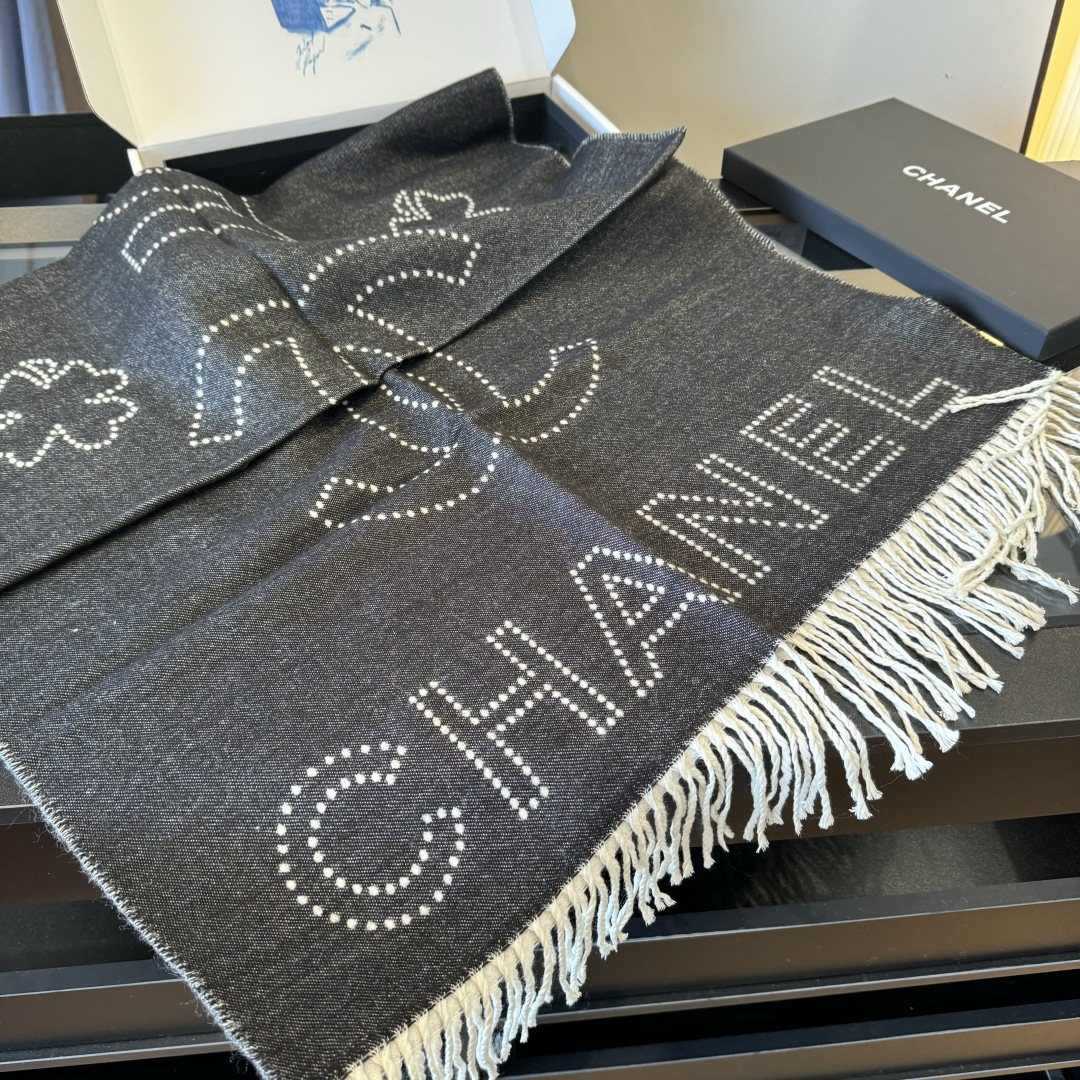 Chanel 2024年 香家 高级舒适 气质 相信我的就收吧 这款触动内心的柔美围巾 围巾配有光影下非常漂亮一般 做不出这样的款