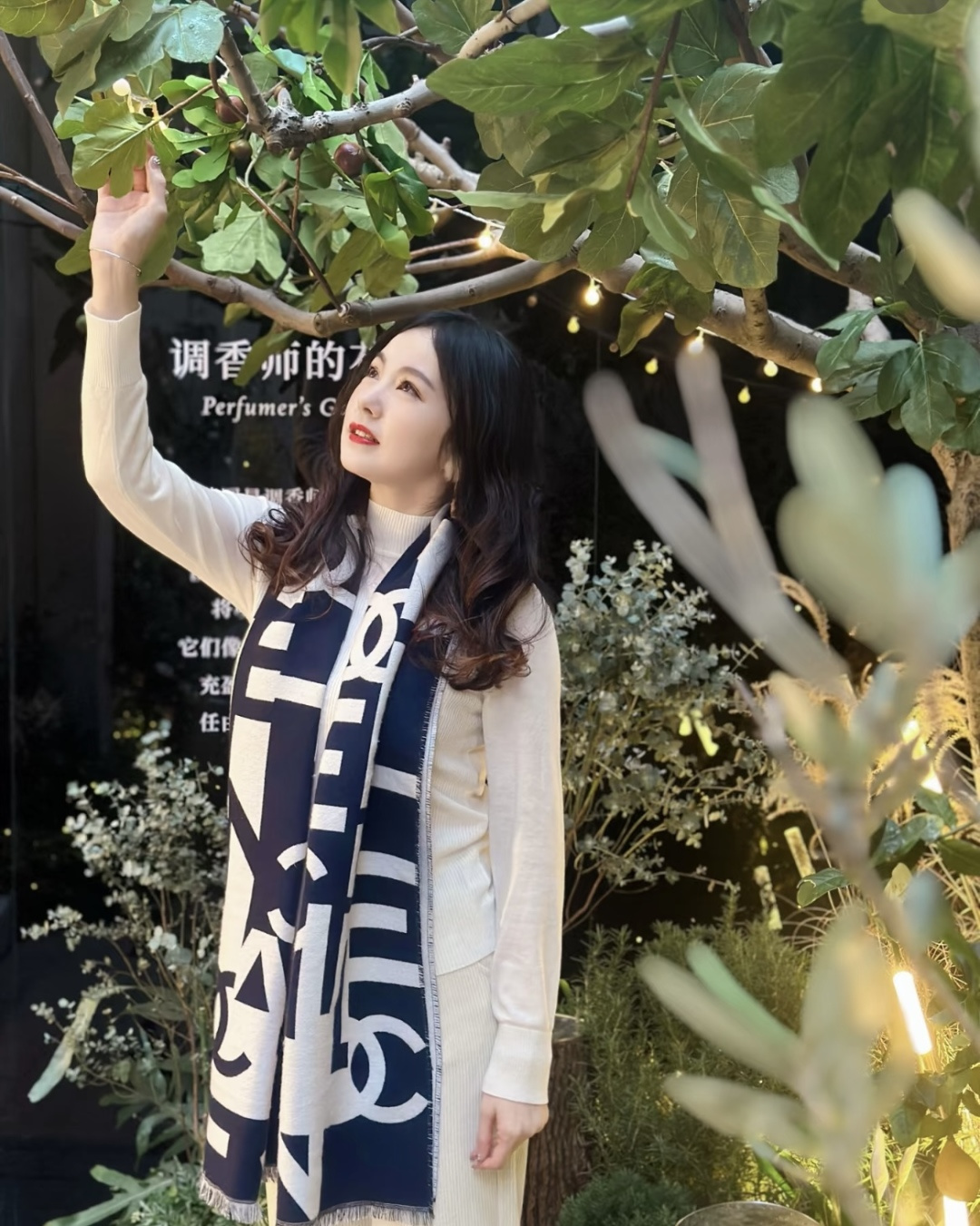 Chanel 2025最爆火的chanel 大号Logo的披肩 双面设计体验不同风格穿搭 一面满纹大号双C