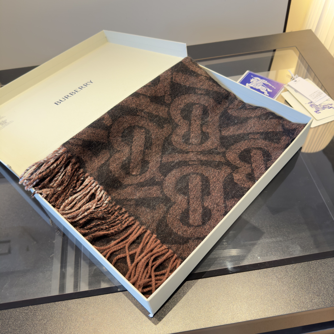 Burberry 𝐁𝐮𝐫𝐛𝐞𝐫𝐫𝐲 双面格纹拼TB围巾