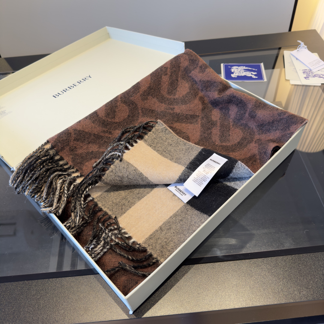 Burberry 𝐁𝐮𝐫𝐛𝐞𝐫𝐫𝐲 双面格纹拼TB围巾
