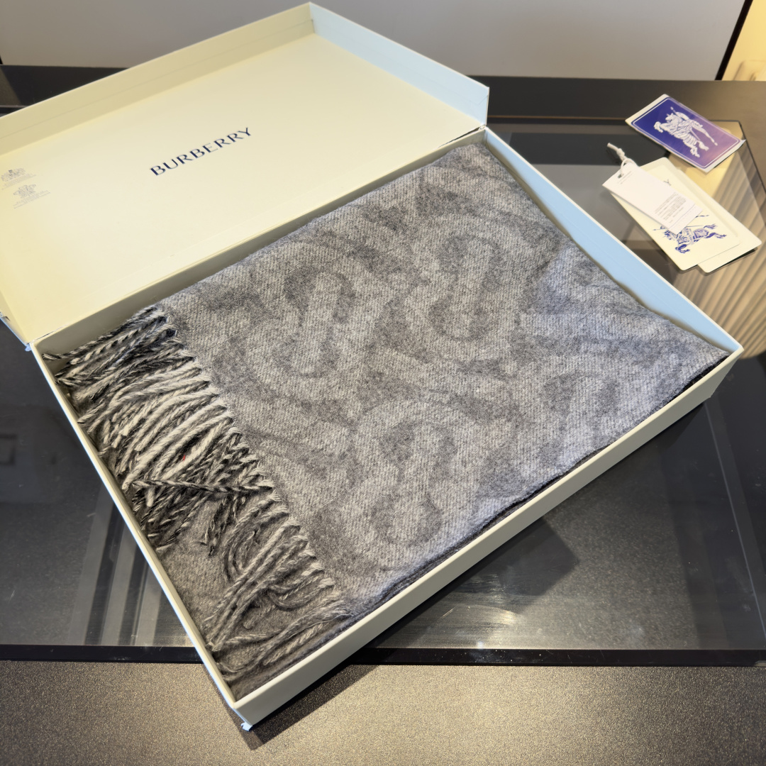 Burberry 𝐁𝐮𝐫𝐛𝐞𝐫𝐫𝐲 双面格纹拼TB围巾