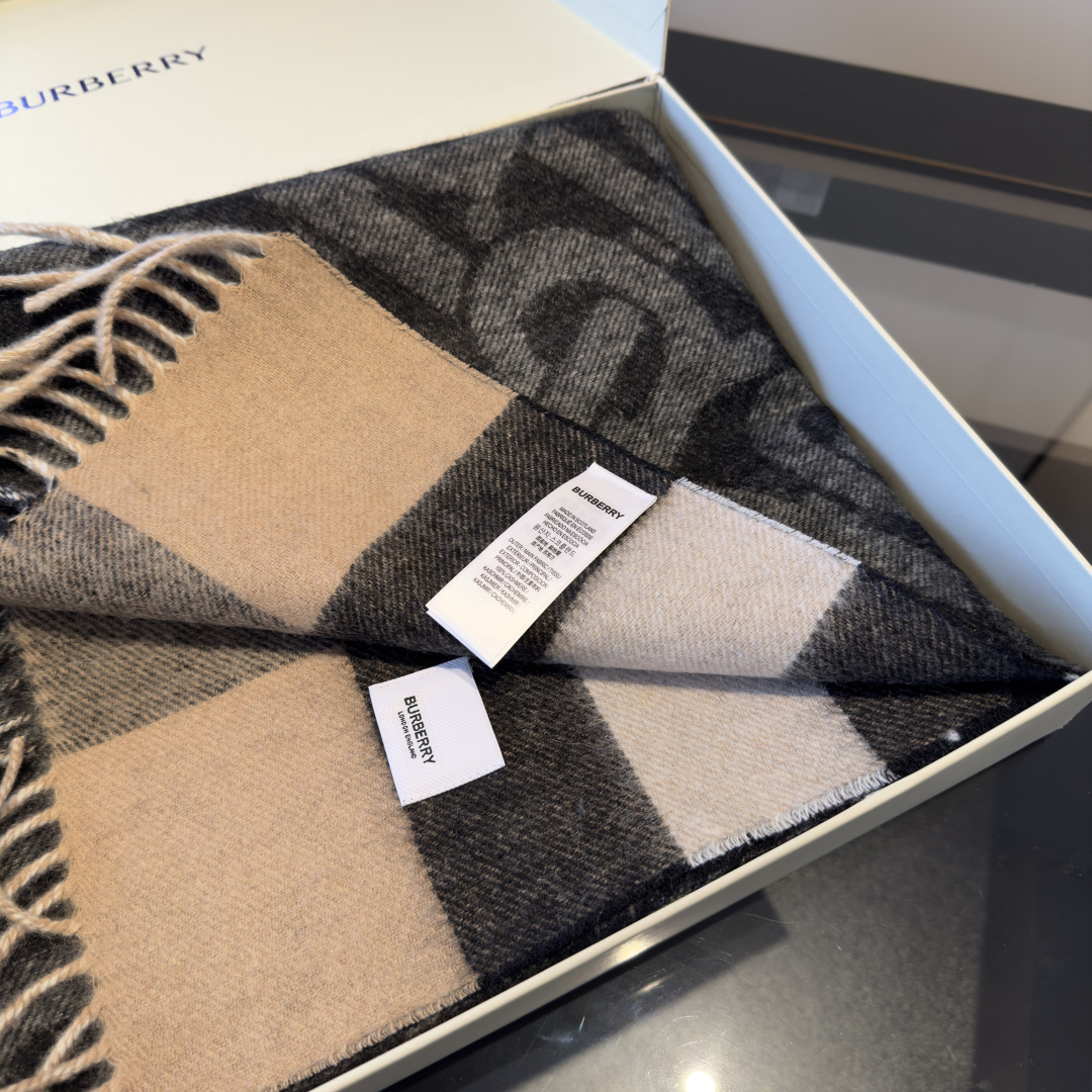 Burberry 𝐁𝐮𝐫𝐛𝐞𝐫𝐫𝐲 双面格纹拼TB围巾