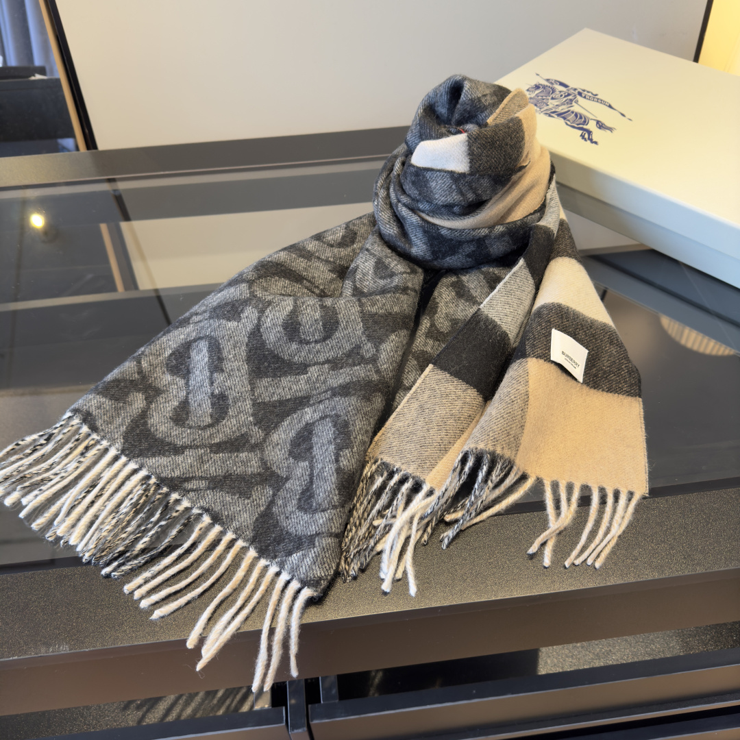Burberry 𝐁𝐮𝐫𝐛𝐞𝐫𝐫𝐲 双面格纹拼TB围巾