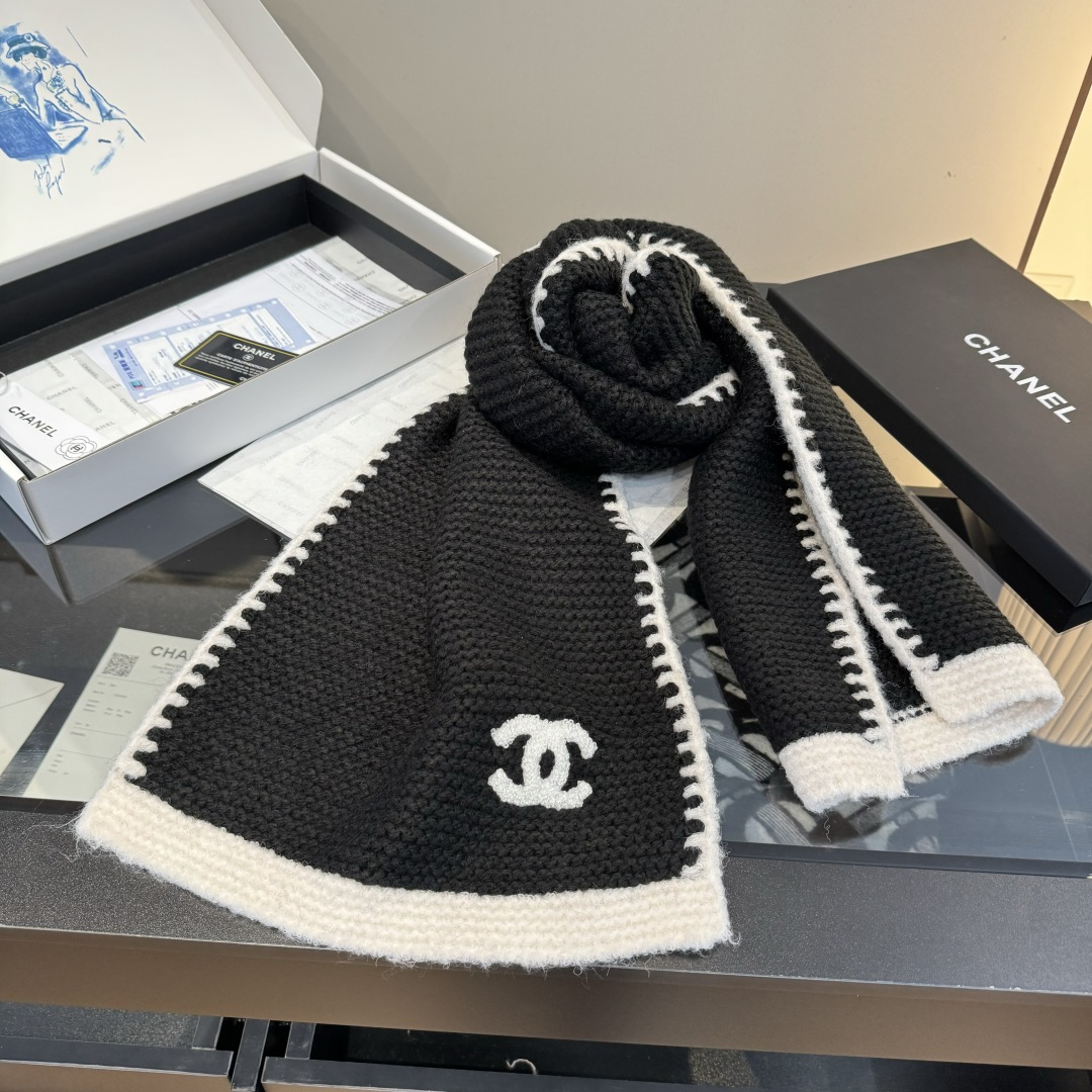 Chanel Chanel香奈儿新款【小香花边针织长巾】美翻了 御用殿堂级 ‼ 新款在售 进口纯羊绒 镶边针织毛线围巾披肩 美丽至极 真的 上身极为衬肤色 百搭 不 自己看吧 ‼围巾尺寸33 170cm