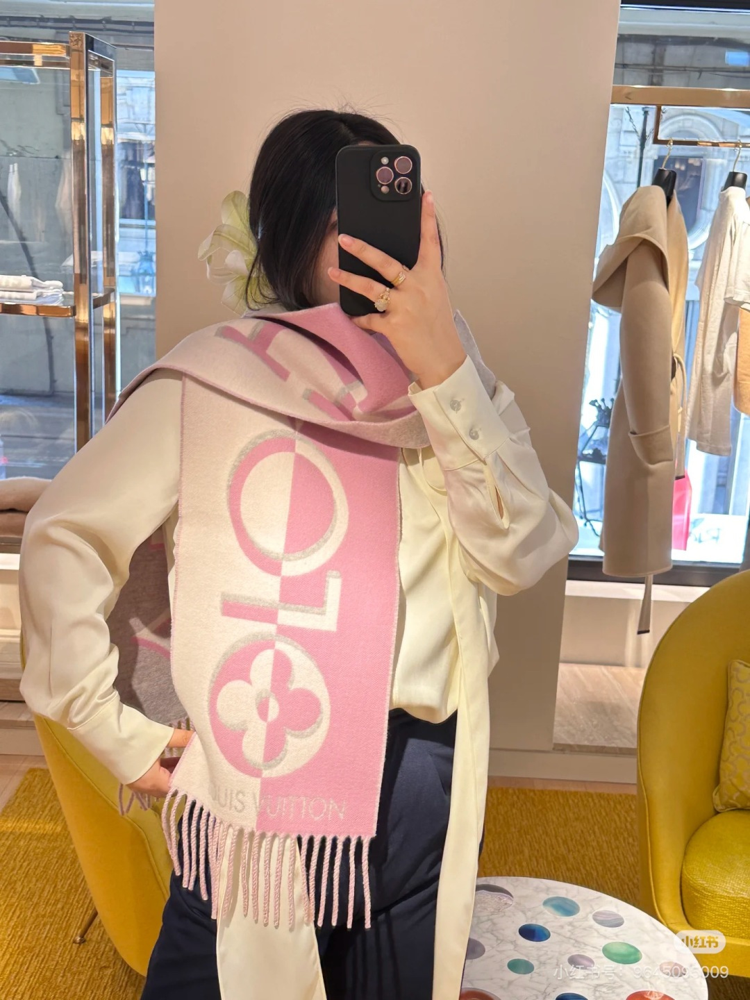 NO:587031,I love the LV double-sided color-blocked scarf (*'w‘*). This one looks pretty good and is suitable for coats of various colors. No. M93281 95 wool + 5 cashmere high version scarf, high version scarf, louis vuitton19860909LV双面拼色围巾(*'w‘*)爱了爱了, 这条也挺好看的感觉适合配各种颜色的大衣编号M93281 95羊毛+5羊绒高版本围巾,高版本围巾,louis vuitton,scarf