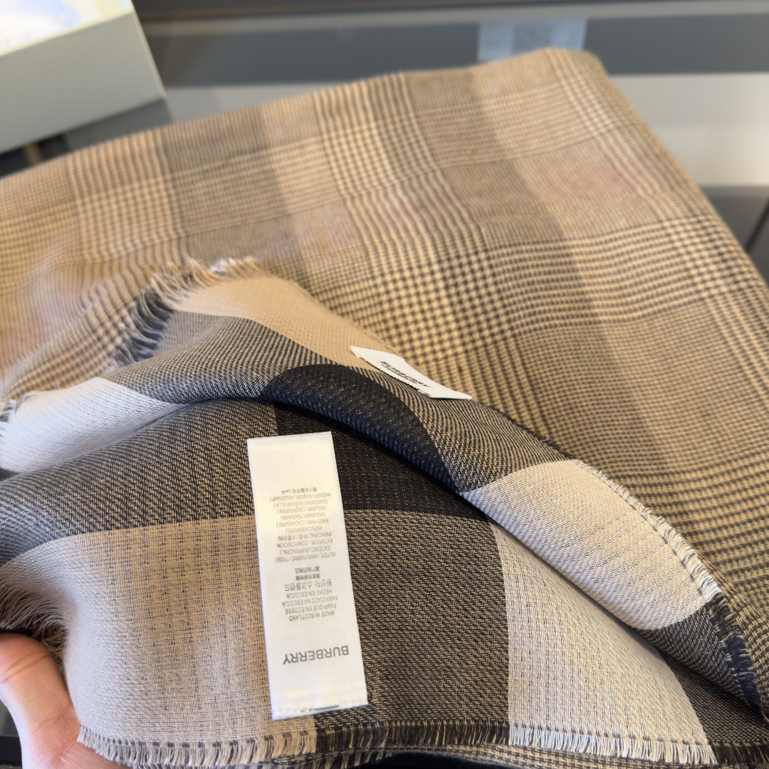 Burberry 千鸟格双面披肩