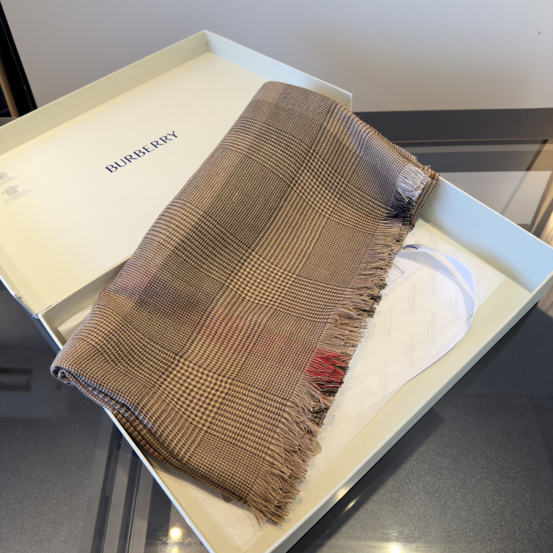 Burberry 千鸟格双面披肩