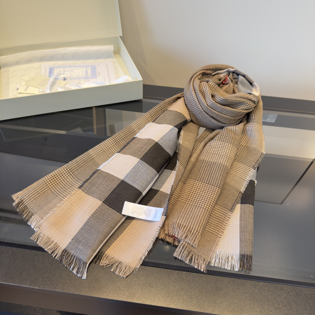 Burberry 千鸟格双面披肩