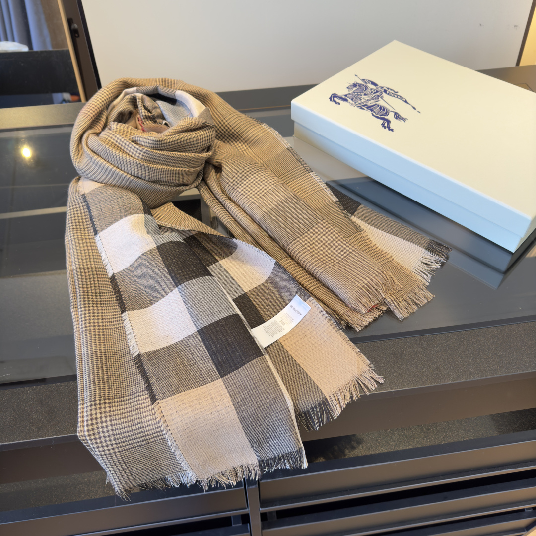 Burberry 千鸟格双面披肩
