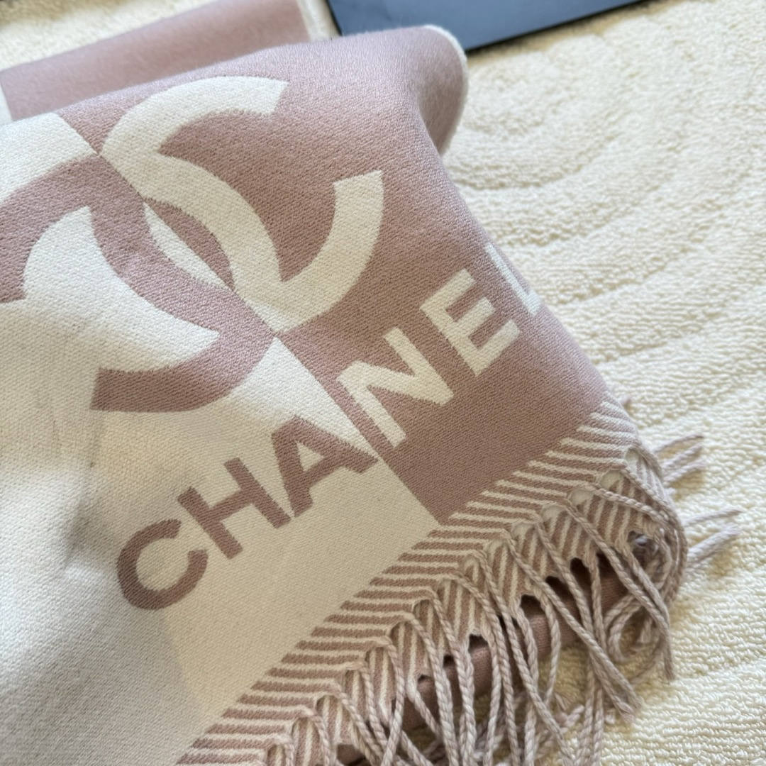 Chanel 𝐂𝐇𝐀𝐍𝐄𝐋新《双面拼色提花》裸粉色