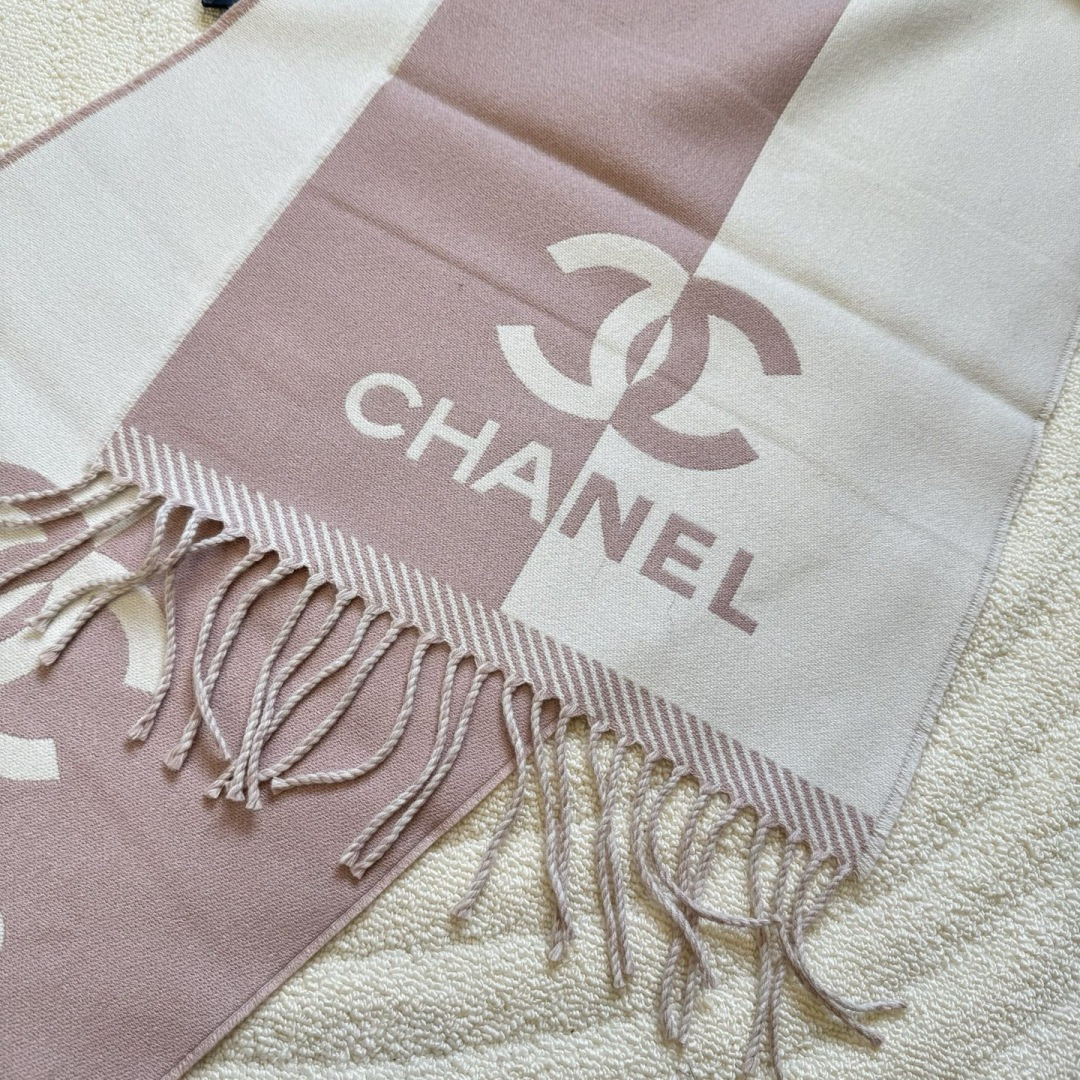 Chanel 𝐂𝐇𝐀𝐍𝐄𝐋新《双面拼色提花》裸粉色