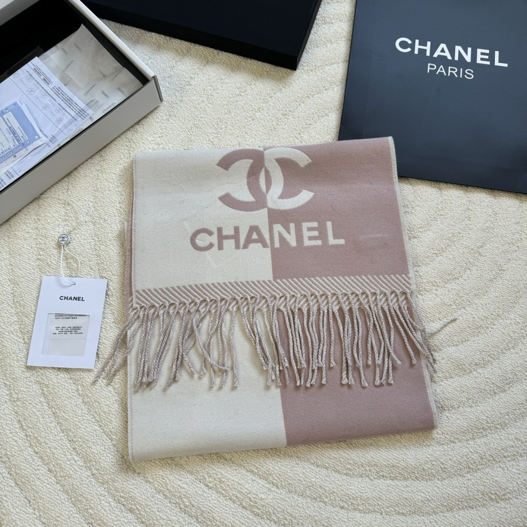Chanel 𝐂𝐇𝐀𝐍𝐄𝐋新《双面拼色提花》裸粉色