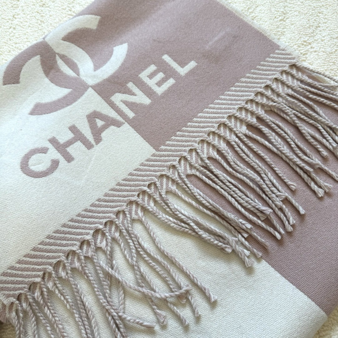 Chanel 𝐂𝐇𝐀𝐍𝐄𝐋新《双面拼色提花》裸粉色