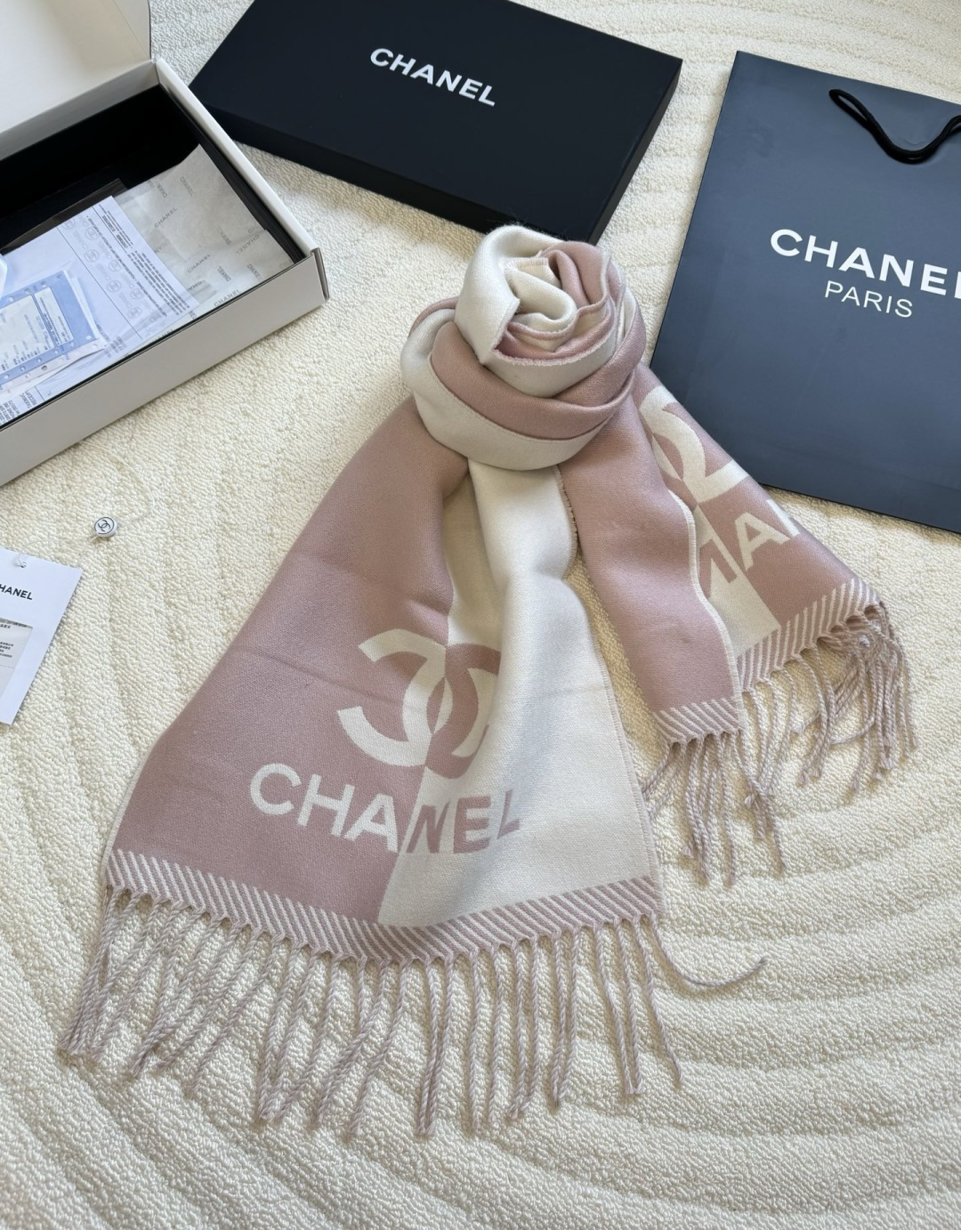 Chanel 𝐂𝐇𝐀𝐍𝐄𝐋新《双面拼色提花》裸粉色