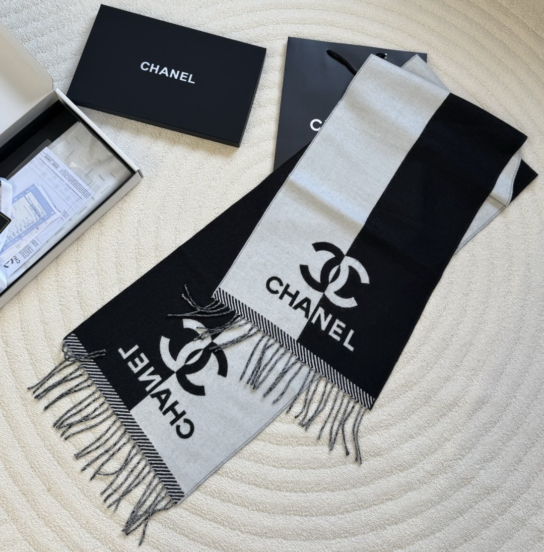 Chanel 𝐂𝐇𝐀𝐍𝐄𝐋新《双面拼色提花》裸粉色