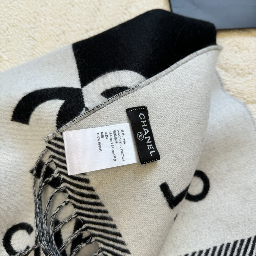 Chanel 𝐂𝐇𝐀𝐍𝐄𝐋新《双面拼色提花》裸粉色