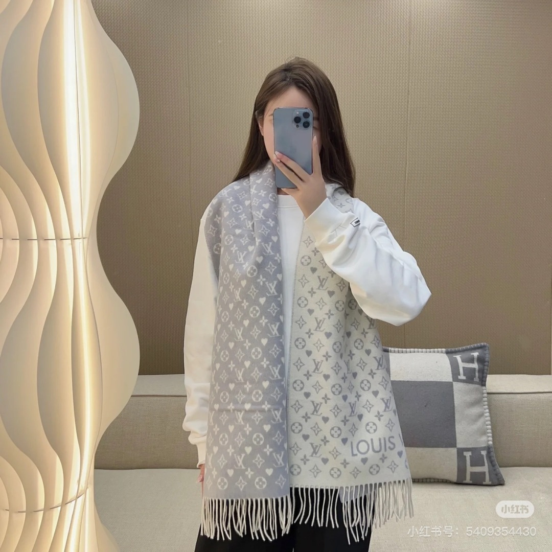 Louis Vuitton 𝐋𝐨𝐮𝐢𝐬 𝐕𝐮𝐢𝐭𝐭𝐨𝐧《game on 》爱心 披肩