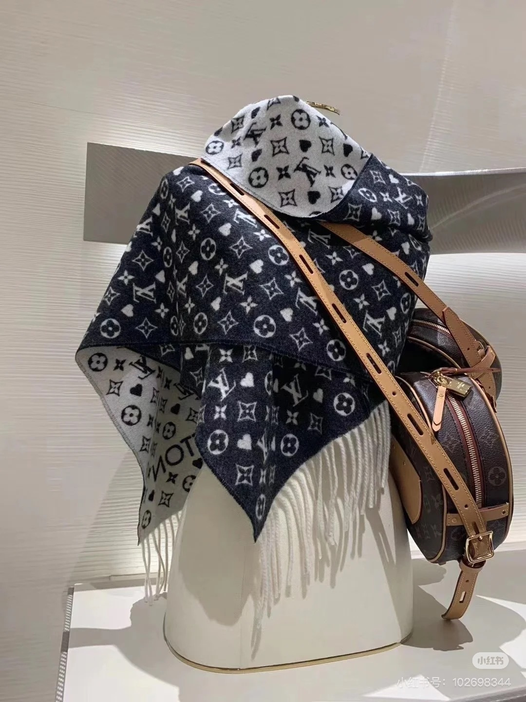 Louis Vuitton 𝐋𝐨𝐮𝐢𝐬 𝐕𝐮𝐢𝐭𝐭𝐨𝐧《game on 》爱心 披肩