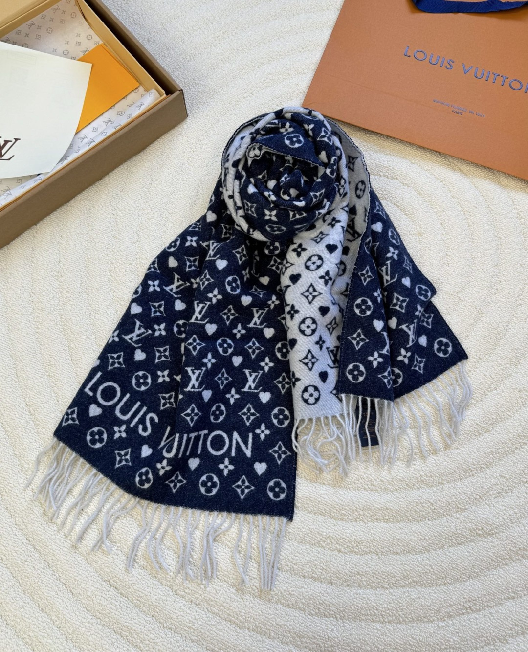 Louis Vuitton 𝐋𝐨𝐮𝐢𝐬 𝐕𝐮𝐢𝐭𝐭𝐨𝐧《game on 》爱心 披肩